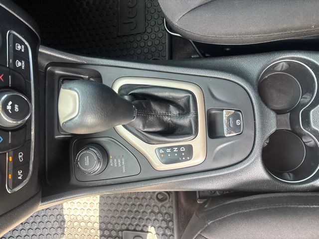 Used 2016 Jeep Cherokee 75th Anniversary AWD/4WD image 37