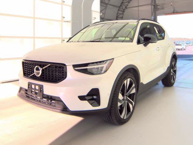 Used 2026 Volvo XC40 B5 Plus AWD/4WD image 2