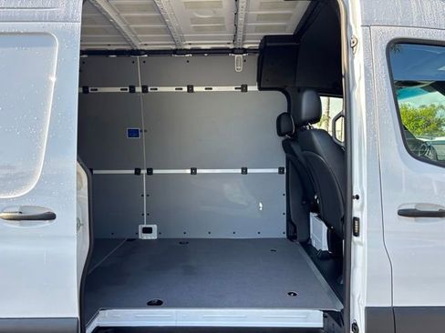 Used 2025 Mercedes-Benz Sprinter 2500 image 24