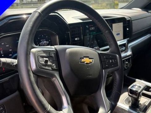 Used 2025 Chevrolet Silverado 1500 LTZ AWD/4WD image 17