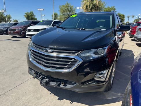 Used 2020 Chevrolet Equinox LT FWD image 2