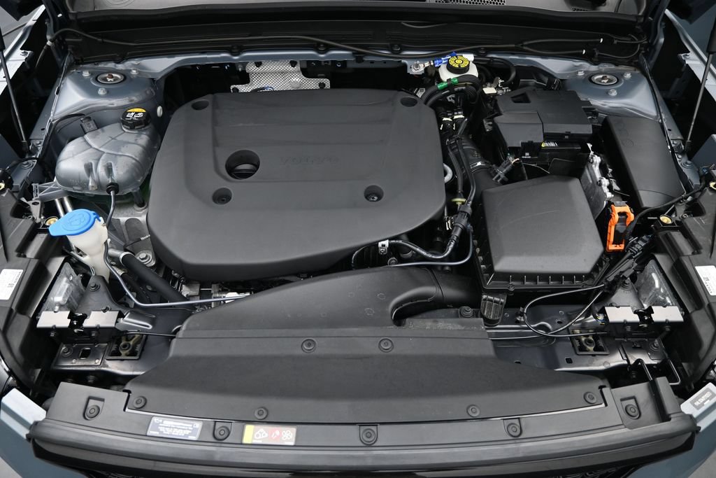 Certified 2023 Volvo XC40 B5 Plus w/ Climate Package AWD/4WD image 13