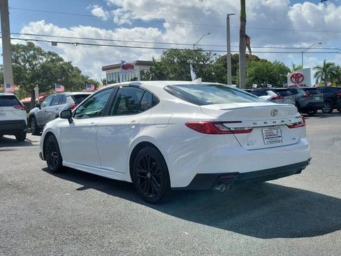Used 2025 Toyota Camry SE FWD image 3