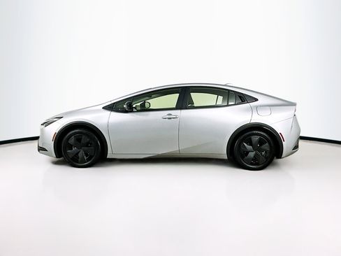 Used 2025 Toyota Prius LE image 4