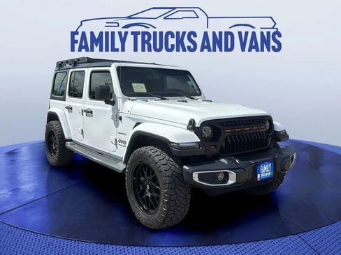 Used 2019 Jeep Wrangler Unlimited Sahara AWD/4WD image 7