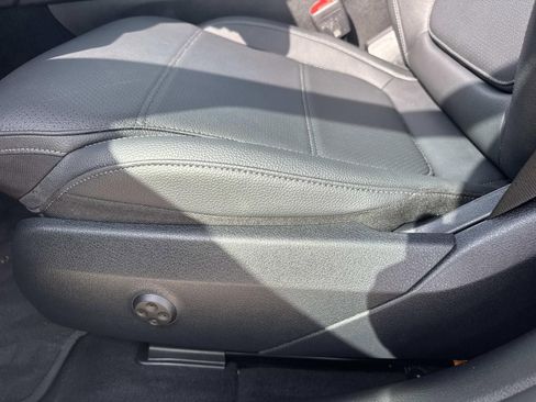 Used 2025 Mercedes-Benz C 300 Sedan image 17