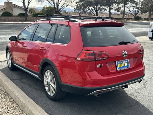 Used 2017 Volkswagen Golf S image 5