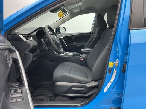 Used 2020 Toyota RAV4 LE image 13