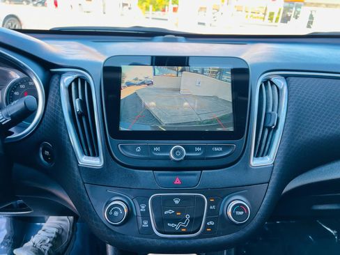 Used 2018 Chevrolet Malibu LT image 23