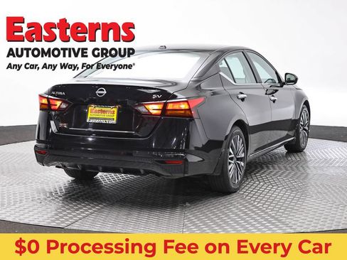 Used 2024 Nissan Altima 2.5 SV FWD image 5
