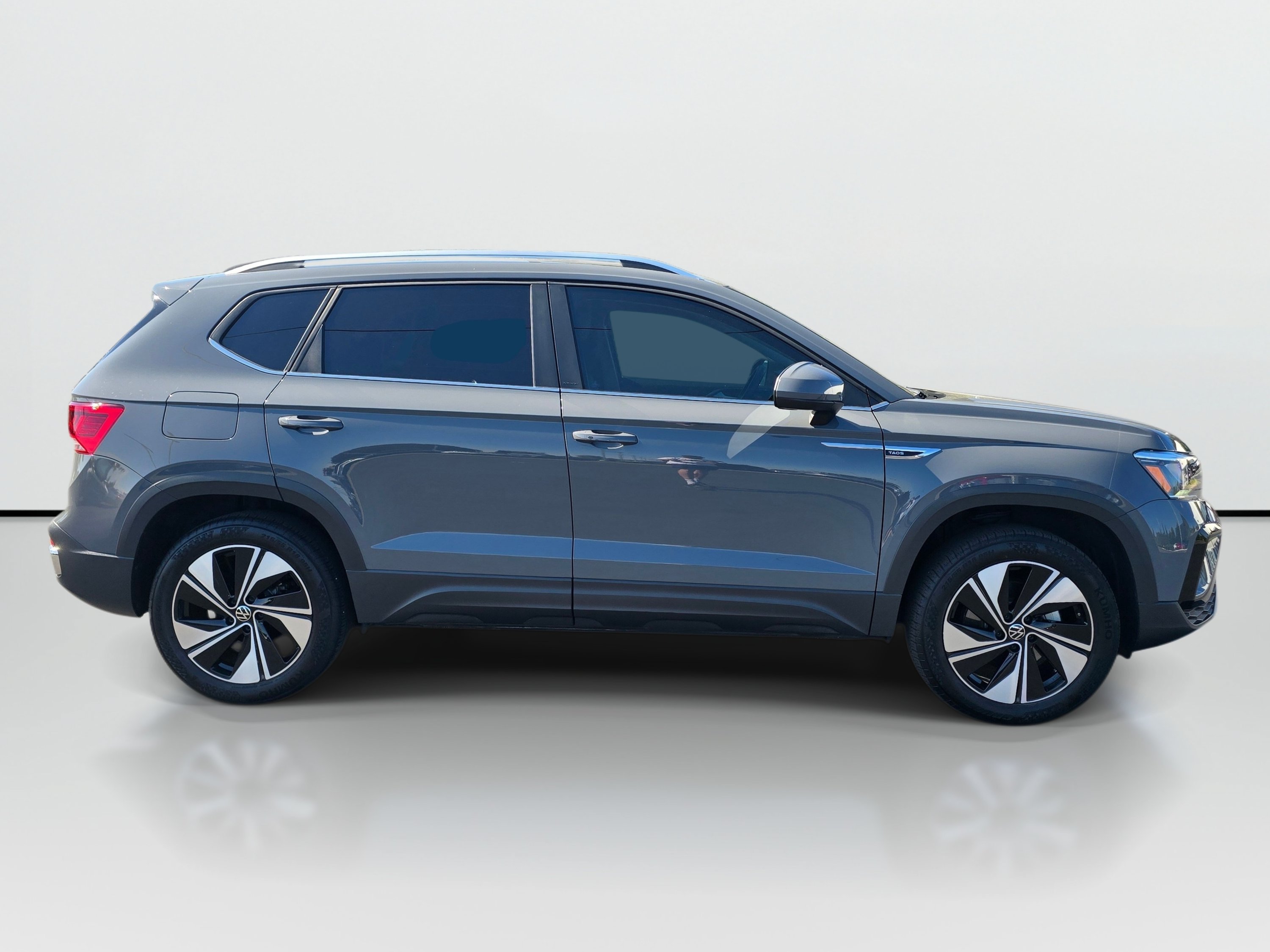 Used 2023 Volkswagen Taos SE AWD/4WD image 6