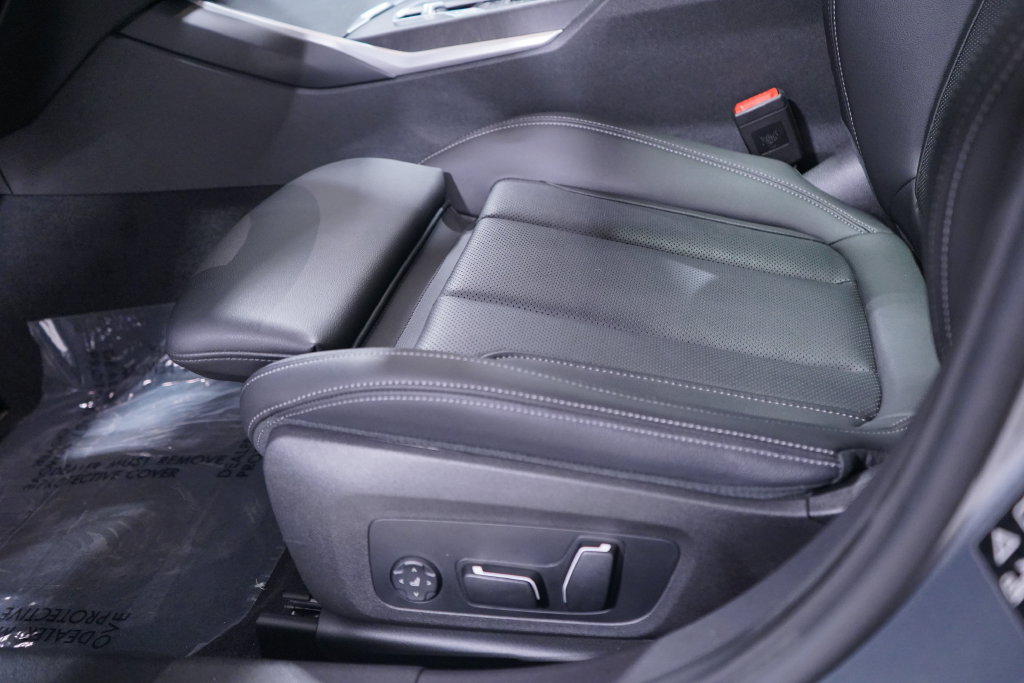 Used 2024 BMW M340i xDrive w/ Driving Assistance Package AWD/4WD image 8