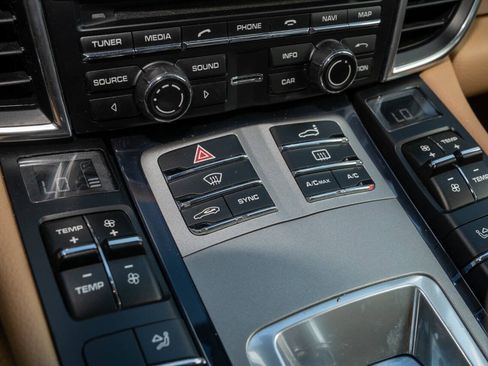 Used 2015 Porsche Panamera S RWD image 40