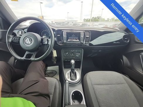 Used 2017 Volkswagen Beetle 1.8T S FWD image 4