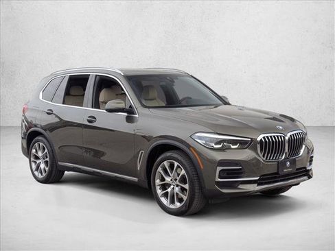 Certified 2022 BMW X5 xDrive40i w/ Premium Package image 3