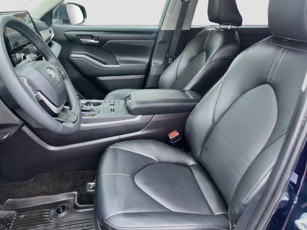 Used 2025 Toyota Highlander XLE AWD/4WD image 21