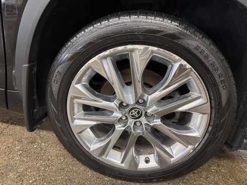 Used 2021 Toyota Highlander Limited image 9