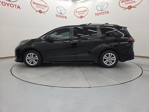 Used 2023 Toyota Sienna XSE image 5