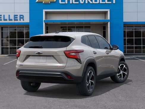 New 2026 Chevrolet Trax RS w/ Sunroof Package FWD image 4