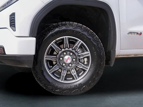 Used 2025 GMC Sierra 1500 AT4 image 4