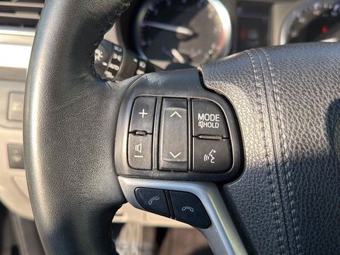 Used 2017 Toyota Highlander XLE FWD image 21