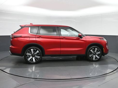 Used 2025 Mitsubishi Outlander AWD image 8