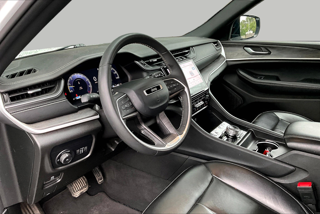 Used 2024 Jeep Grand Cherokee Limited AWD/4WD image 17