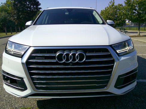 Used 2018 Audi Q7 3.0T Premium Plus w/ Premium Plus Package AWD/4WD image 2