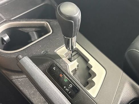 Used 2017 Toyota RAV4 XLE AWD/4WD image 32