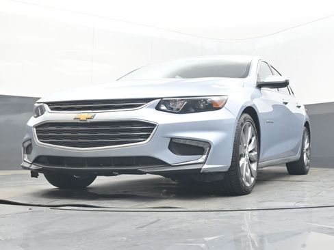 Used 2017 Chevrolet Malibu Premier w/ Premier Sun and Wheel Package image 23