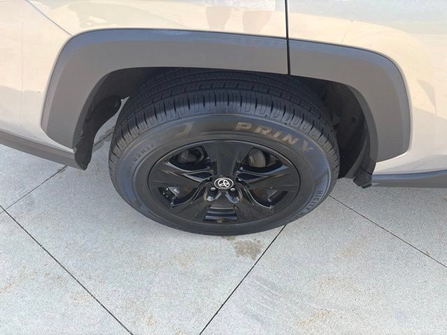 Used 2021 Toyota RAV4 XLE AWD/4WD image 10