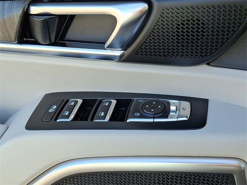 Used 2025 Kia Telluride EX w/ EX Captain's Chair Package image 23