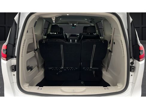 Used 2024 Chrysler Pacifica Touring-L FWD image 27