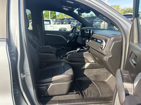 Used 2024 Chevrolet Colorado Z71 w/ Z71 Convenience Package 2 AWD/4WD image 32