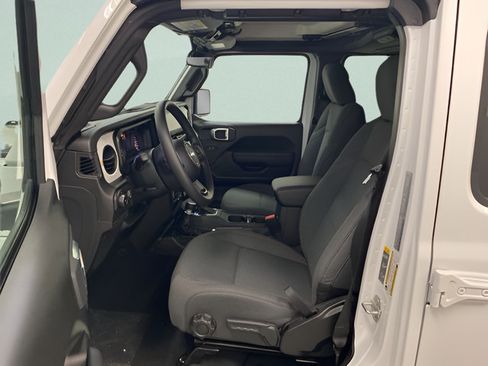 Used 2026 Jeep Wrangler Unlimited Sport AWD/4WD image 8