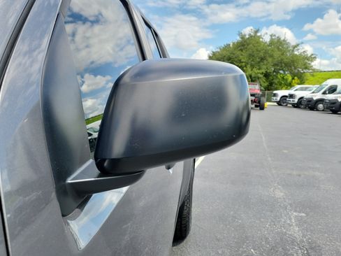 Used 2021 Nissan Frontier SV RWD image 4