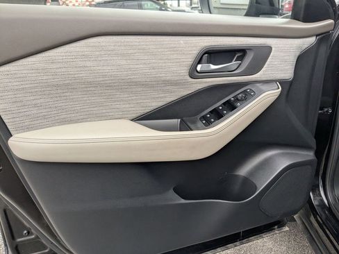 Used 2023 Nissan Rogue SV image 13