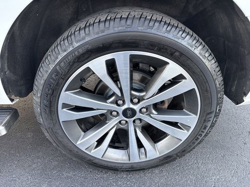 Used 2021 Ford Expedition Platinum image 4