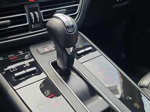 Certified 2026 Porsche Macan AWD/4WD image 34