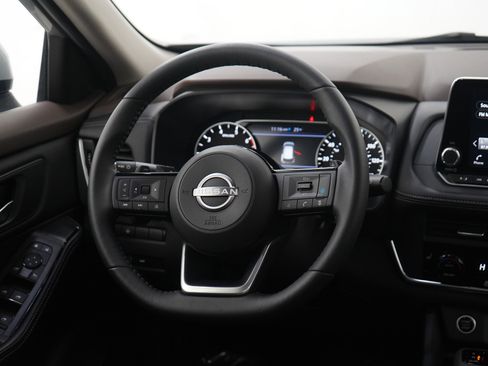 Used 2023 Nissan Rogue SV w/ SV Premium B Package image 13