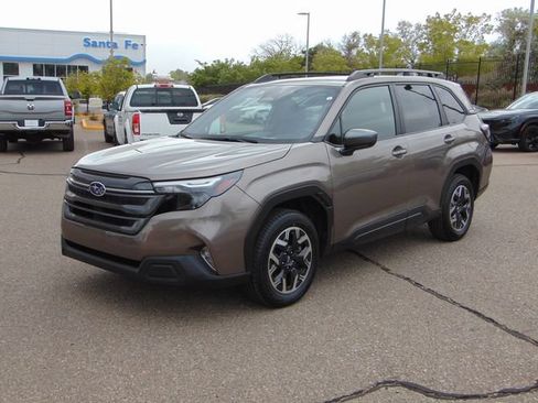 Certified 2025 Subaru Forester Premium AWD/4WD image 8