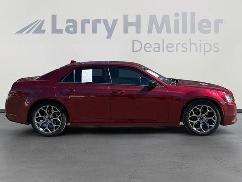 Used 2018 Chrysler 300 Touring w/ Sport Appearance Package image 6