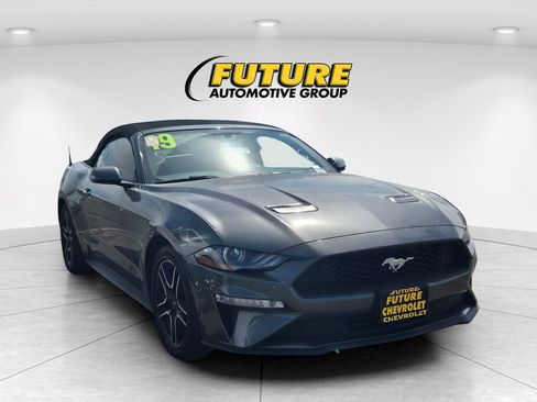 Used 2019 Ford Mustang Premium image 3
