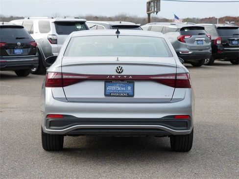 Certified 2025 Volkswagen Jetta SE image 6