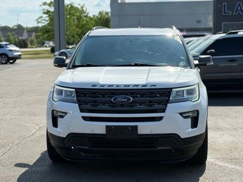 Used 2018 Ford Explorer XLT w/ XLT Appearance Package AWD/4WD image 36