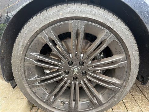 Used 2024 Land Rover Range Rover Long Wheelbase SE AWD/4WD image 11