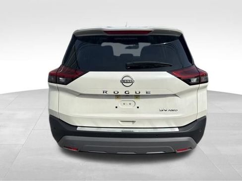 Used 2023 Nissan Rogue SV image 3