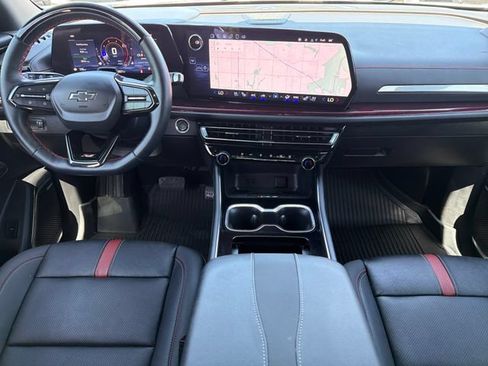 Used 2025 Chevrolet Traverse RS w/ LPO, Floor Liner Package FWD image 9