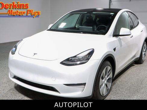 Used 2023 Tesla Model Y Long Range image 1