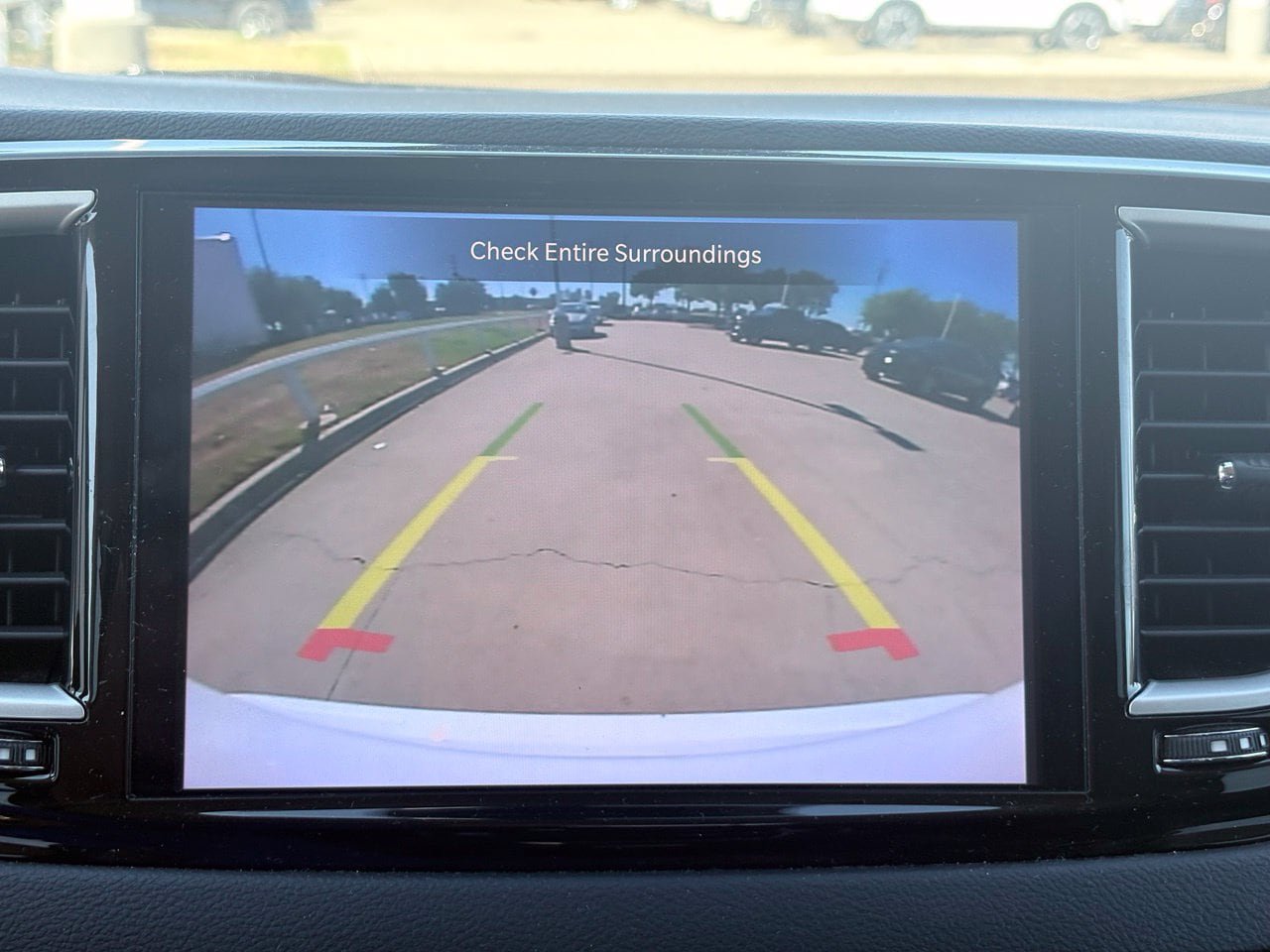 Used 2024 Chrysler Pacifica Touring-L FWD image 11